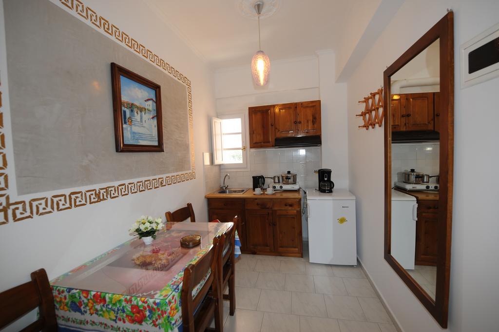 Orfeas Apartments Kamári Екстериор снимка