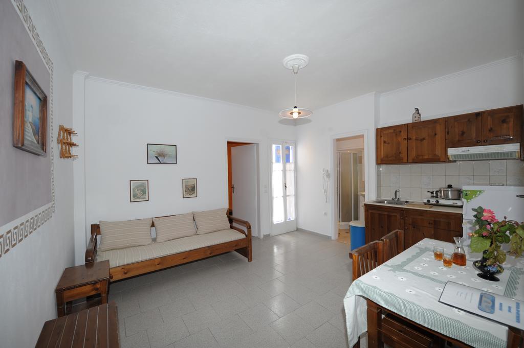 Orfeas Apartments Kamári Екстериор снимка
